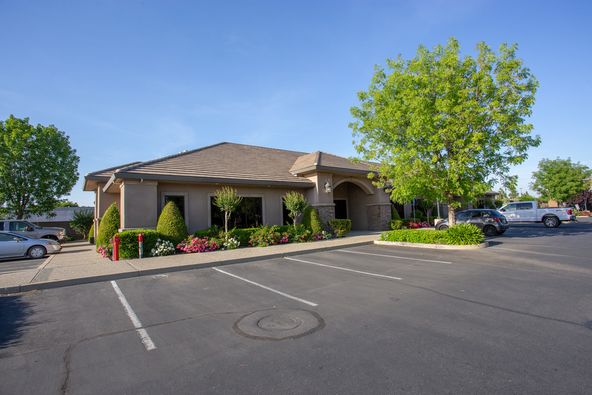 Gateway Business Park: 950 Tharp Rd Ste 201, Yuba City, CA 95993